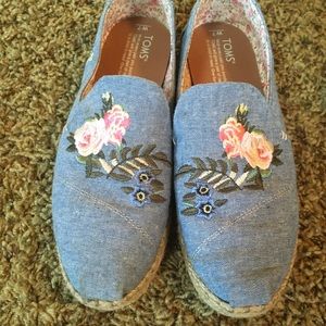 Toms size 7